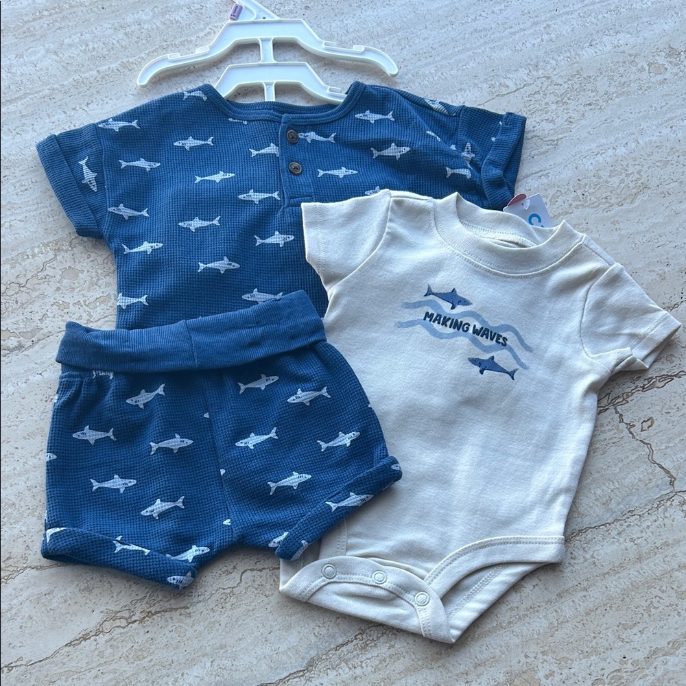 NEW 🆕 Carter’s three piece Shark Print Kids Outfit - Blue and Cream / Newborn